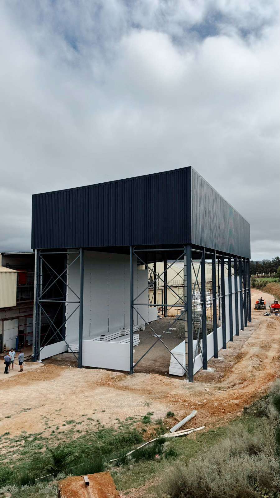Remhoogte Elgin Holding Room x LRJ Steel. Commercial Steel Structures.